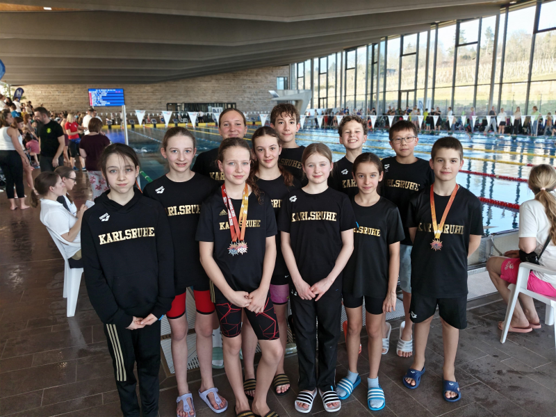 Hintere Reihe vlnr: Ines Weis, Smilla Mathilda Schönbeck, Mia Rogosch, Erdem Ermemis, Nevio Knebel, Elias Jiang Vordere Reihe vlnr: Mara Schwab, Emma Heneka, Liva Feix, Sophia Prinz, Bogdan Aslau