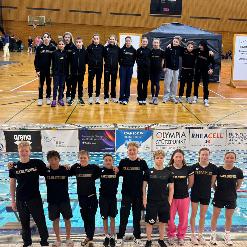 Oben v.l.n.r.: Ines Weis, Sophia Prinz, Luise Kreickemeier, Bogdan Aslau, Johanna Schmitt, Smilla Schönbeck, Emma Heneka, Mara Schwab, Grace Navratil, Karl Thomé, Nevio Knebel, Erdem Ermemis; unten: Julian Haubrich, Ken Kien Duong, Henning Heth, Johannes Alferi, Stefan Louts-Häußler, Vladislav Litvinov, Lina Winkler, Annika Kreideweis, Mia Rogosch